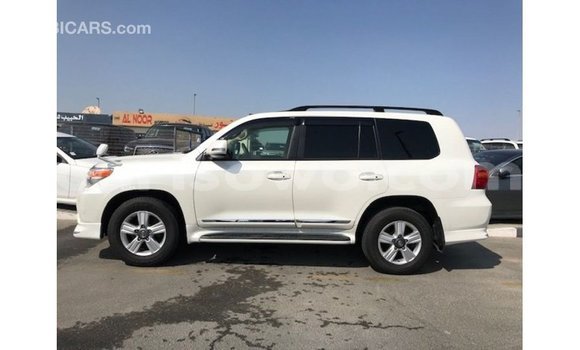 Buy Import Toyota Land Cruiser White Car in Import - Dubai in Benign Buy Import Toyota Land Cruiser White Car in Import - Dubai in Benign