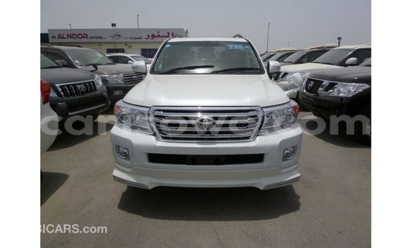 Acheter Import Voiture Toyota Land Cruiser Blanc à Import - Dubai, Benin Acheter Import Voiture Toyota Land Cruiser Blanc à Import - Dubai, Benin