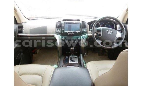 Acheter Import Voiture Toyota Land Cruiser Blanc à Import - Dubai, Benin Acheter Import Voiture Toyota Land Cruiser Blanc à Import - Dubai, Benin