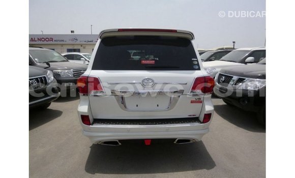 Acheter Import Voiture Toyota Land Cruiser Blanc à Import - Dubai, Benin Acheter Import Voiture Toyota Land Cruiser Blanc à Import - Dubai, Benin