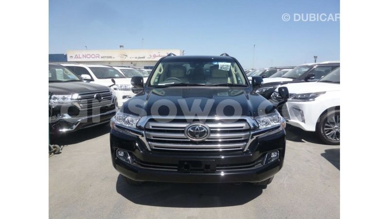 Big with watermark toyota land cruiser benign import dubai 7896