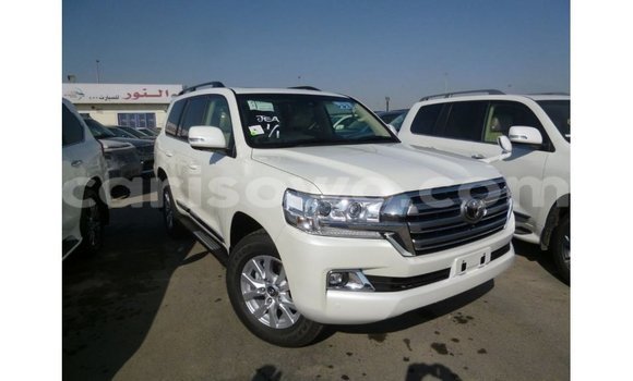 Acheter Import Voiture Toyota Land Cruiser Blanc à Import - Dubai, Benin Acheter Import Voiture Toyota Land Cruiser Blanc à Import - Dubai, Benin