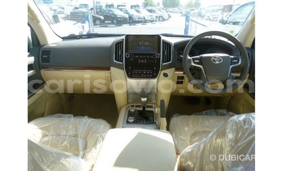 Acheter Import Voiture Toyota Land Cruiser Blanc à Import - Dubai, Benin Acheter Import Voiture Toyota Land Cruiser Blanc à Import - Dubai, Benin