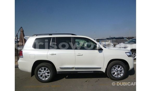 Acheter Import Voiture Toyota Land Cruiser Blanc à Import - Dubai, Benin Acheter Import Voiture Toyota Land Cruiser Blanc à Import - Dubai, Benin