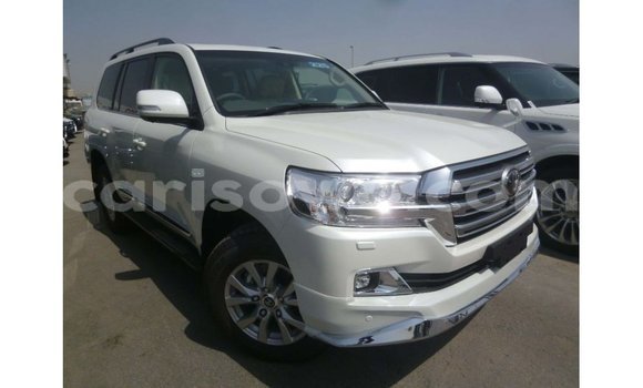 Sayi Imported Toyota Land Cruiser White Mota in Import - Dubai a Benin Sayi Imported Toyota Land Cruiser White Mota in Import - Dubai a Benin
