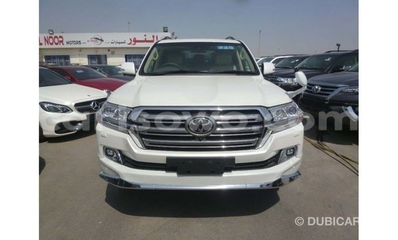 Sayi Imported Toyota Land Cruiser White Mota in Import - Dubai a Benin Sayi Imported Toyota Land Cruiser White Mota in Import - Dubai a Benin