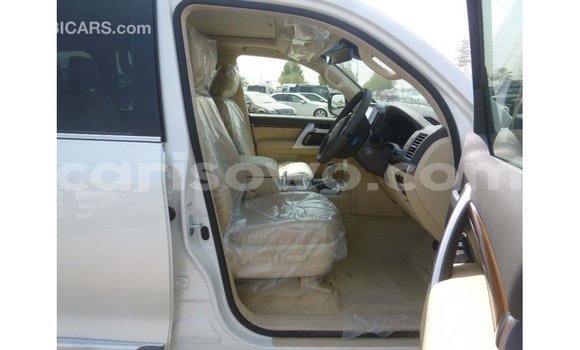 Sayi Imported Toyota Land Cruiser White Mota in Import - Dubai a Benin Sayi Imported Toyota Land Cruiser White Mota in Import - Dubai a Benin