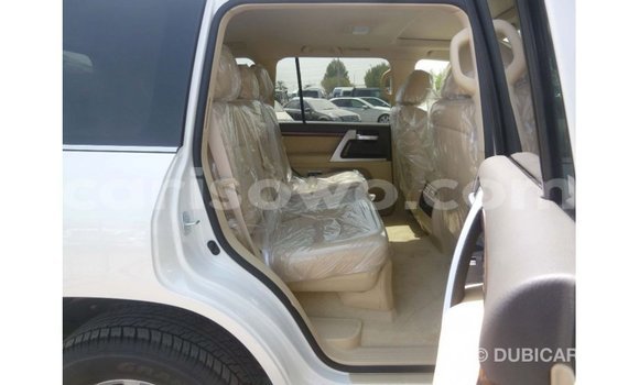 Sayi Imported Toyota Land Cruiser White Mota in Import - Dubai a Benin Sayi Imported Toyota Land Cruiser White Mota in Import - Dubai a Benin