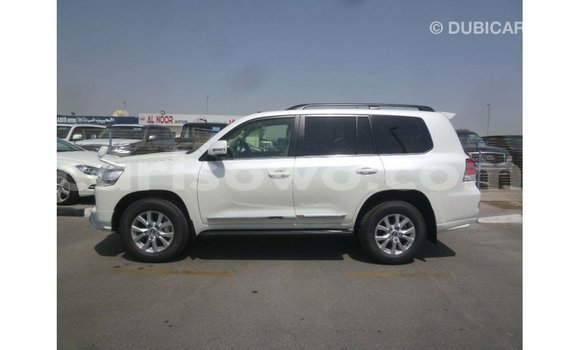 Sayi Imported Toyota Land Cruiser White Mota in Import - Dubai a Benin Sayi Imported Toyota Land Cruiser White Mota in Import - Dubai a Benin