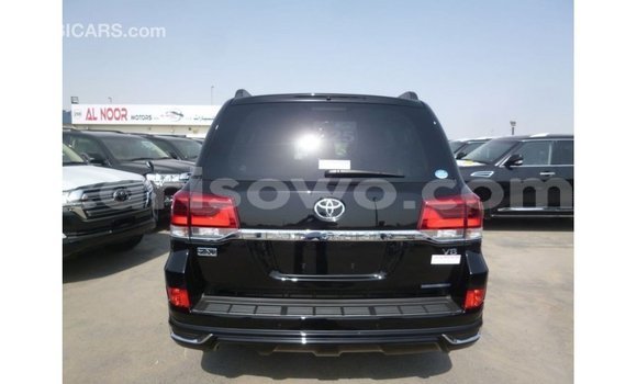 Acheter Import Voiture Toyota Land Cruiser Noir à Import - Dubai, Benin Acheter Import Voiture Toyota Land Cruiser Noir à Import - Dubai, Benin