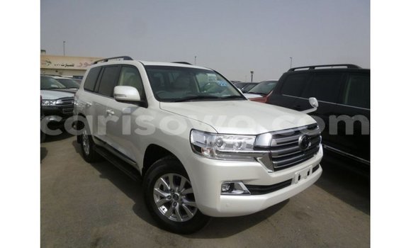 Sayi Imported Toyota Land Cruiser White Mota in Import - Dubai a Benin Sayi Imported Toyota Land Cruiser White Mota in Import - Dubai a Benin