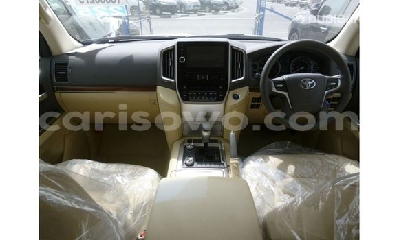 Sayi Imported Toyota Land Cruiser White Mota in Import - Dubai a Benin Sayi Imported Toyota Land Cruiser White Mota in Import - Dubai a Benin