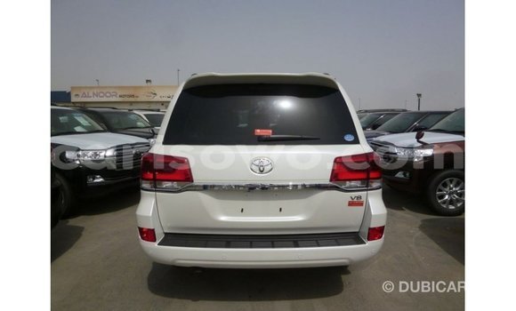 Sayi Imported Toyota Land Cruiser White Mota in Import - Dubai a Benin Sayi Imported Toyota Land Cruiser White Mota in Import - Dubai a Benin