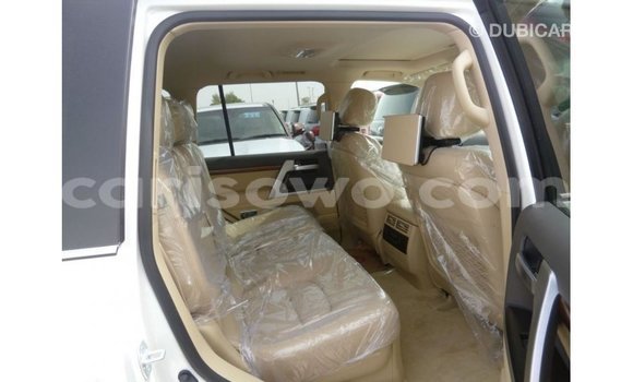 Sayi Imported Toyota Land Cruiser White Mota in Import - Dubai a Benin Sayi Imported Toyota Land Cruiser White Mota in Import - Dubai a Benin