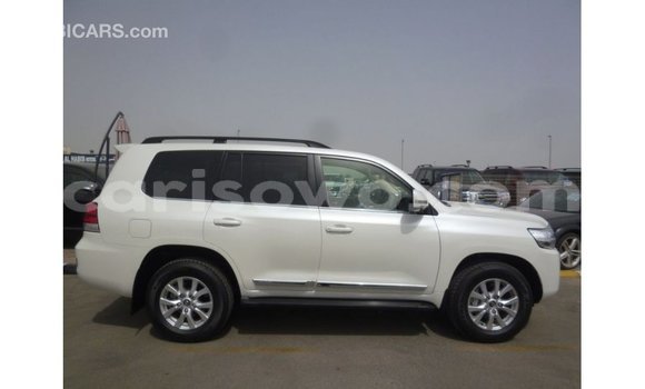 Sayi Imported Toyota Land Cruiser White Mota in Import - Dubai a Benin Sayi Imported Toyota Land Cruiser White Mota in Import - Dubai a Benin