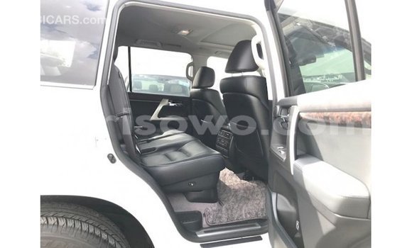 Buy Import Toyota Land Cruiser White Car in Import - Dubai in Benign Buy Import Toyota Land Cruiser White Car in Import - Dubai in Benign