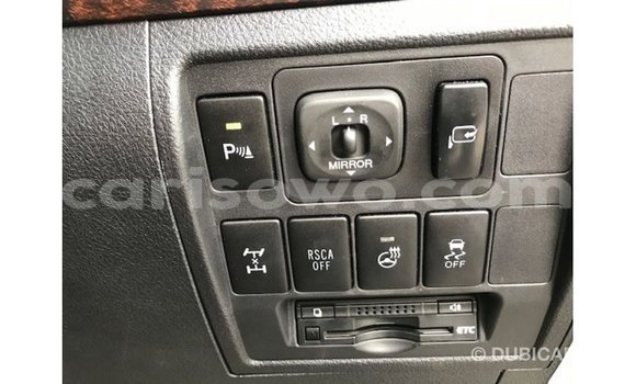 Acheter Import Voiture Toyota Land Cruiser Blanc à Import - Dubai, Benin Acheter Import Voiture Toyota Land Cruiser Blanc à Import - Dubai, Benin