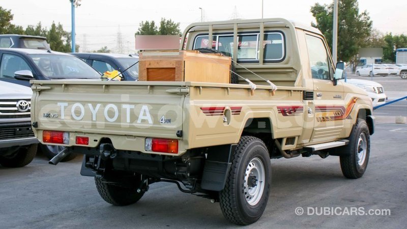 Big with watermark toyota land cruiser benign import dubai 7920