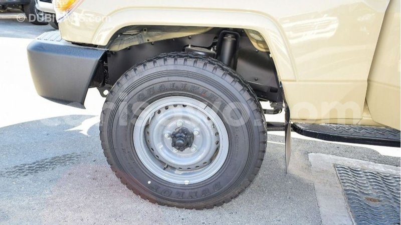 Big with watermark toyota land cruiser benign import dubai 7921