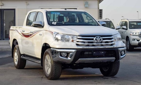 Sayi Imported Toyota Hilux White Mota in Import - Dubai a Benin Sayi Imported Toyota Hilux White Mota in Import - Dubai a Benin