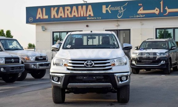 Sayi Imported Toyota Hilux White Mota in Import - Dubai a Benin Sayi Imported Toyota Hilux White Mota in Import - Dubai a Benin