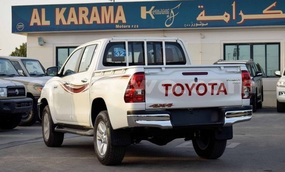Sayi Imported Toyota Hilux White Mota in Import - Dubai a Benin Sayi Imported Toyota Hilux White Mota in Import - Dubai a Benin