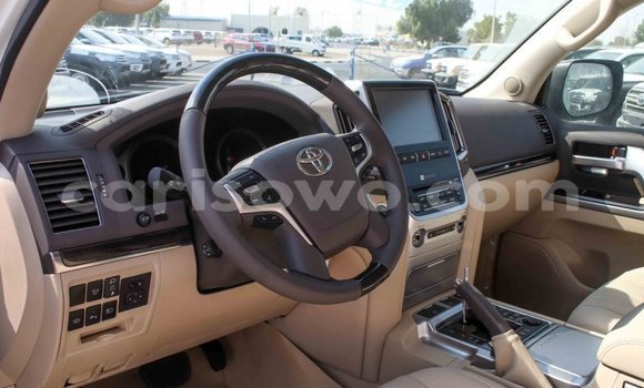 Ra Imported Toyota Land Cruiser funfun Ọkọ̀ in Import - Dubai ni Benin Ra Imported Toyota Land Cruiser funfun Ọkọ̀ in Import - Dubai ni Benin