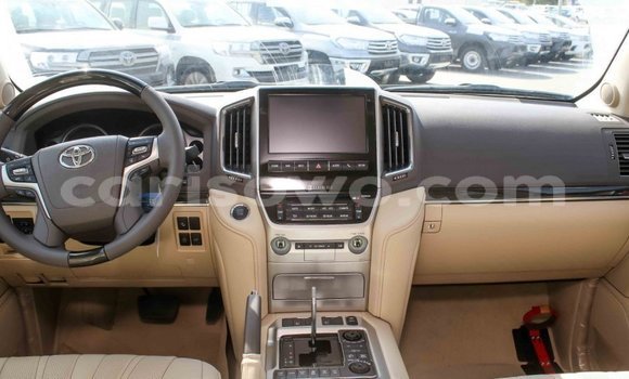 Ra Imported Toyota Land Cruiser funfun Ọkọ̀ in Import - Dubai ni Benin Ra Imported Toyota Land Cruiser funfun Ọkọ̀ in Import - Dubai ni Benin