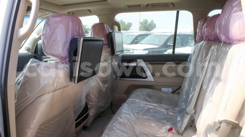 Big with watermark toyota land cruiser benign import dubai 7932