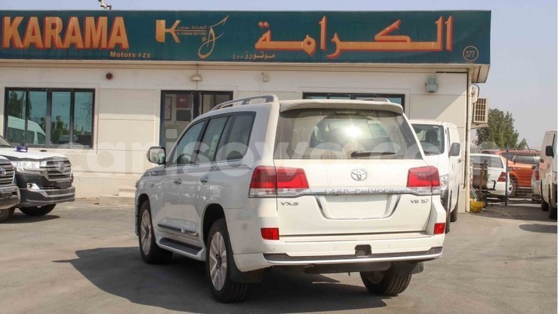 Big with watermark toyota land cruiser benign import dubai 7932