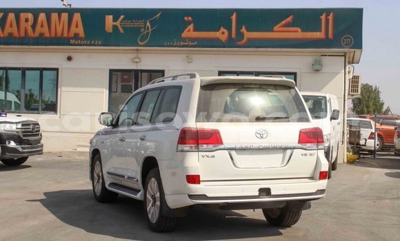 Ra Imported Toyota Land Cruiser funfun Ọkọ̀ in Import - Dubai ni Benin Ra Imported Toyota Land Cruiser funfun Ọkọ̀ in Import - Dubai ni Benin