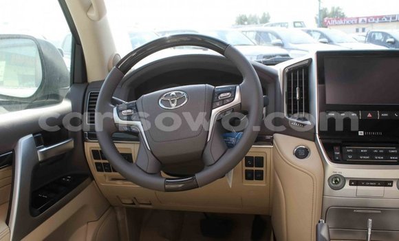 Sayi Imported Toyota Hilux Sauran Mota in Import - Dubai a Benin Sayi Imported Toyota Hilux Sauran Mota in Import - Dubai a Benin