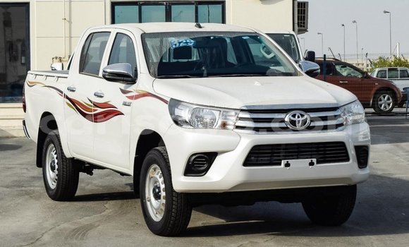 Sayi Imported Toyota Hilux White Mota in Import - Dubai a Benin Sayi Imported Toyota Hilux White Mota in Import - Dubai a Benin
