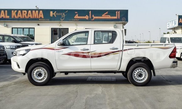 Sayi Imported Toyota Hilux White Mota in Import - Dubai a Benin Sayi Imported Toyota Hilux White Mota in Import - Dubai a Benin