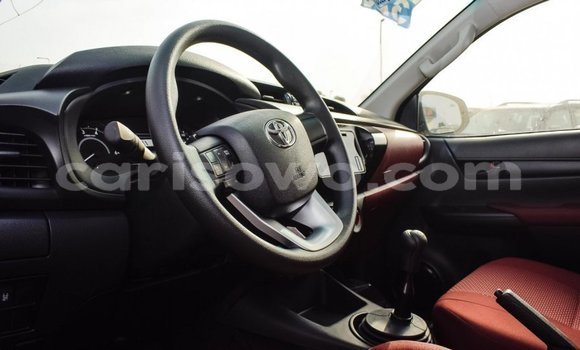 Sayi Imported Toyota Hilux White Mota in Import - Dubai a Benin Sayi Imported Toyota Hilux White Mota in Import - Dubai a Benin