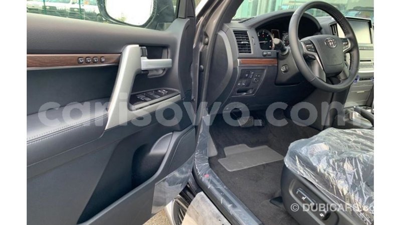 Big with watermark toyota land cruiser benin import dubai 7941