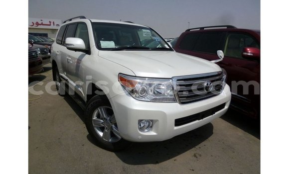 Acheter Import Voiture Toyota Land Cruiser Blanc à Import - Dubai, Benin Acheter Import Voiture Toyota Land Cruiser Blanc à Import - Dubai, Benin