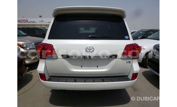 Acheter Import Voiture Toyota Land Cruiser Blanc à Import - Dubai, Benin Acheter Import Voiture Toyota Land Cruiser Blanc à Import - Dubai, Benin