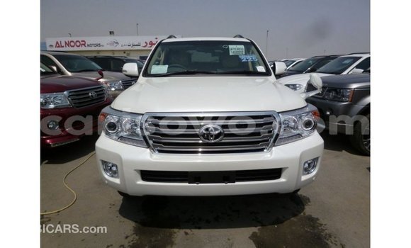 Acheter Import Voiture Toyota Land Cruiser Blanc à Import - Dubai, Benin Acheter Import Voiture Toyota Land Cruiser Blanc à Import - Dubai, Benin