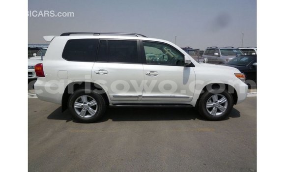 Acheter Import Voiture Toyota Land Cruiser Blanc à Import - Dubai, Benin Acheter Import Voiture Toyota Land Cruiser Blanc à Import - Dubai, Benin