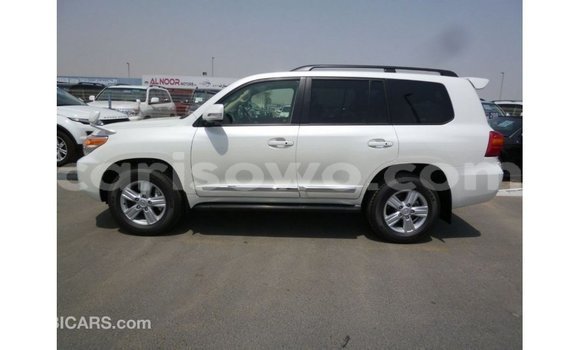 Acheter Import Voiture Toyota Land Cruiser Blanc à Import - Dubai, Benin Acheter Import Voiture Toyota Land Cruiser Blanc à Import - Dubai, Benin
