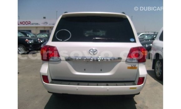 Sayi Imported Toyota Land Cruiser White Mota in Import - Dubai a Benin Sayi Imported Toyota Land Cruiser White Mota in Import - Dubai a Benin