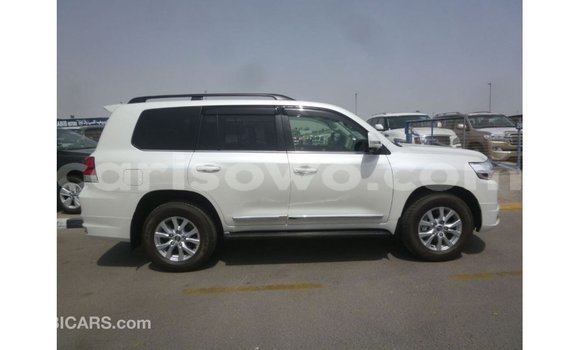 Acheter Import Voiture Toyota Land Cruiser Blanc à Import - Dubai, Benin Acheter Import Voiture Toyota Land Cruiser Blanc à Import - Dubai, Benin