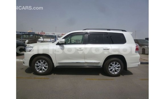 Acheter Import Voiture Toyota Land Cruiser Blanc à Import - Dubai, Benin Acheter Import Voiture Toyota Land Cruiser Blanc à Import - Dubai, Benin