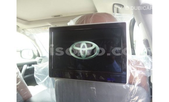 Acheter Import Voiture Toyota Land Cruiser Blanc à Import - Dubai, Benin Acheter Import Voiture Toyota Land Cruiser Blanc à Import - Dubai, Benin