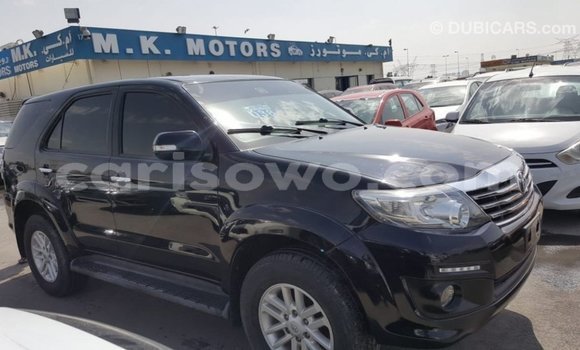 Acheter Import Voiture Toyota Fortuner Noir à Import - Dubai, Benin Acheter Import Voiture Toyota Fortuner Noir à Import - Dubai, Benin