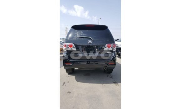 Acheter Import Voiture Toyota Fortuner Noir à Import - Dubai, Benin Acheter Import Voiture Toyota Fortuner Noir à Import - Dubai, Benin
