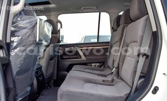 Buy Import Toyota Land Cruiser White Car in Import - Dubai in Benign Buy Import Toyota Land Cruiser White Car in Import - Dubai in Benign