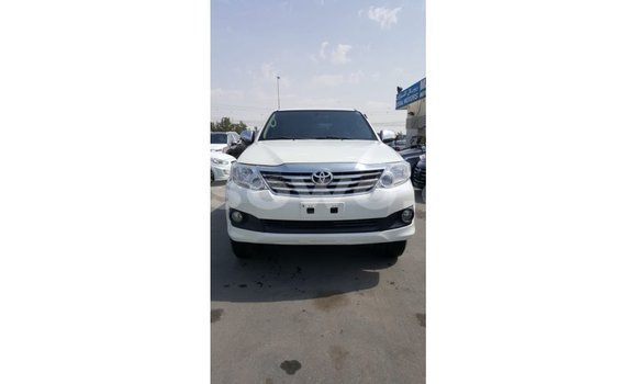 Acheter Import Voiture Toyota Fortuner Blanc à Import - Dubai, Benin Acheter Import Voiture Toyota Fortuner Blanc à Import - Dubai, Benin