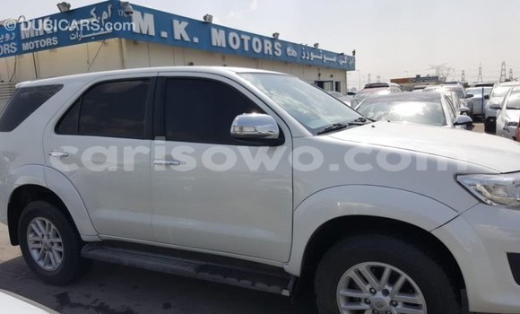 Acheter Import Voiture Toyota Fortuner Blanc à Import - Dubai, Benin Acheter Import Voiture Toyota Fortuner Blanc à Import - Dubai, Benin
